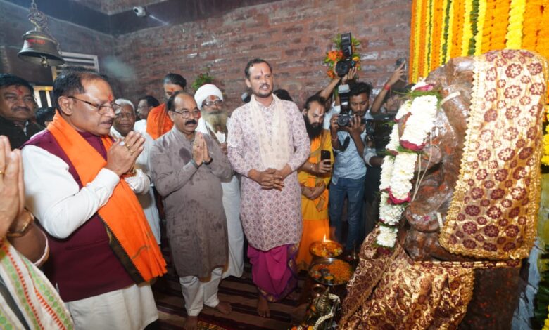 मुख्यमंत्री विष्णु देव साय ने मदकूद्वीप के प्राचीन मंदिरों में की पूजा-अर्चना, कन्या पूजन कर कन्या भोज में हुए शामिल, प्रदेशवासियों की सुख-समृद्धि की कामना की…. मुख्यमंत्री विष्णु देव साय ने मदकूद्वीप के प्राचीन मंदिरों में की पूजा-अर्चना, कन्या पूजन कर कन्या भोज में हुए शामिल, प्रदेशवासियों की सुख-समृद्धि की कामना की….