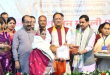 आंगन मिलन सेवा से उत्सव स्थल बने आंगनबाड़ी केंद्र, पहले दिन 97 हजार से अधिक लोगों की सहभागिता, प्रदेश में 2,262 स्थानों पर हुए 12,698 आयोजन; मुख्यमंत्री विष्णु देव साय मुंगेली के मदकू में कार्यक्रम में हुए शामिल…..