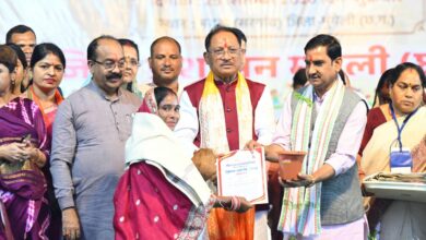 आंगन मिलन सेवा से उत्सव स्थल बने आंगनबाड़ी केंद्र, पहले दिन 97 हजार से अधिक लोगों की सहभागिता, प्रदेश में 2,262 स्थानों पर हुए 12,698 आयोजन; मुख्यमंत्री विष्णु देव साय मुंगेली के मदकू में कार्यक्रम में हुए शामिल…..