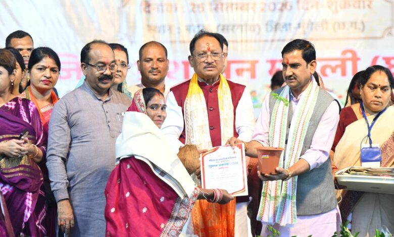 आंगन मिलन सेवा से उत्सव स्थल बने आंगनबाड़ी केंद्र, पहले दिन 97 हजार से अधिक लोगों की सहभागिता, प्रदेश में 2,262 स्थानों पर हुए 12,698 आयोजन; मुख्यमंत्री विष्णु देव साय मुंगेली के मदकू में कार्यक्रम में हुए शामिल…..