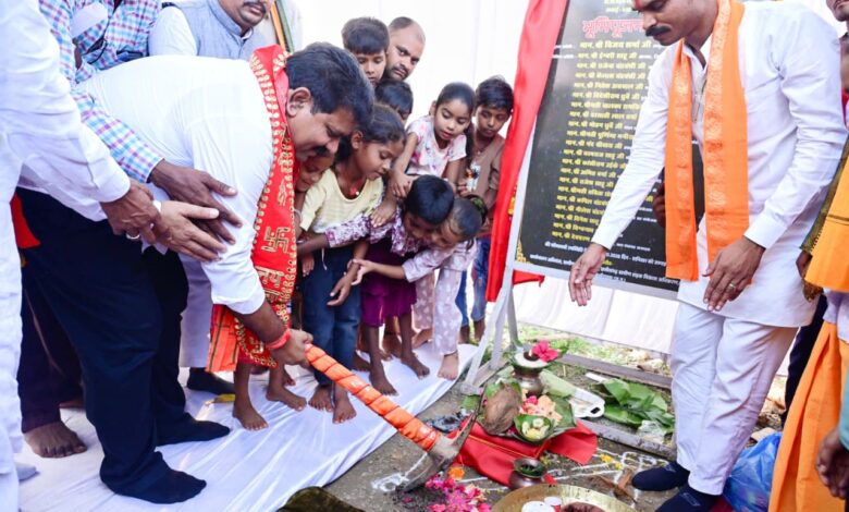 ’उप मुख्यमंत्री विजय शर्मा ने तीन गांवों में 1.55 करोड़ रुपए के गौरव पथ निर्माण का किया भूमिपूजन’…..