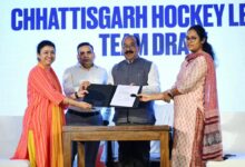 छत्तीसगढ़ हॉकी लीग के फ्रेंचाइजीस और टीमों का ऐलान, सभी टीमों की जर्सी लॉन्च, भारतीय हॉकी टीम के पूर्व कप्तान और दिग्गज खिलाड़ी सरदार सिंह होंगे लीग के एंबेसडर, उप मुख्यमंत्री अरुण साव ने की घोषणा….