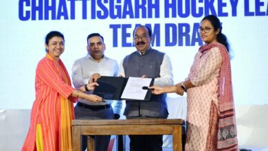 छत्तीसगढ़ हॉकी लीग के फ्रेंचाइजीस और टीमों का ऐलान, सभी टीमों की जर्सी लॉन्च, भारतीय हॉकी टीम के पूर्व कप्तान और दिग्गज खिलाड़ी सरदार सिंह होंगे लीग के एंबेसडर, उप मुख्यमंत्री अरुण साव ने की घोषणा…. छत्तीसगढ़ हॉकी लीग के फ्रेंचाइजीस और टीमों का ऐलान, सभी टीमों की जर्सी लॉन्च, भारतीय हॉकी टीम के पूर्व कप्तान और दिग्गज खिलाड़ी सरदार सिंह होंगे लीग के एंबेसडर, उप मुख्यमंत्री अरुण साव ने की घोषणा….