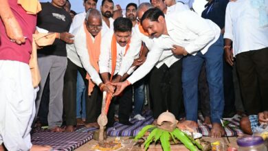 उप मुख्यमंत्री एवं कवर्धा विधायक विजय शर्मा ने 78.51 लाख रुपए के दो सीसी सड़क सह नाली निर्माण कार्यों का किया भूमिपूजन…. उप मुख्यमंत्री एवं कवर्धा विधायक विजय शर्मा ने 78.51 लाख रुपए के दो सीसी सड़क सह नाली निर्माण कार्यों का किया भूमिपूजन….