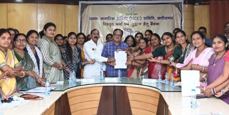 समान नागरिक संहिता पर महिलाओं की मुखर आवाज, लिव-इन पंजीयन अनिवार्य करने की दिये सुझाव, समान कानून और पैतृक संपत्ति में बराबरी की मांग…. समान नागरिक संहिता पर महिलाओं की मुखर आवाज, लिव-इन पंजीयन अनिवार्य करने की दिये सुझाव, समान कानून और पैतृक संपत्ति में बराबरी की मांग….