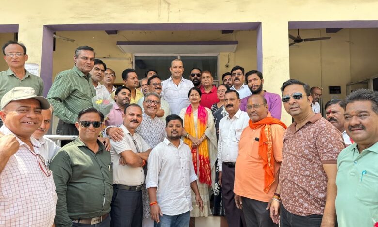 भगवान परशुराम के नाम पर होगा दुर्ग का कुआं चौक, महापौर से मिले सकल ब्राह्मण समाज के प्रतिनिधि…