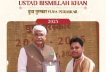 छत्तीसगढ़ की कला प्रतिभाओं ने राष्ट्रीय मंच पर लहराया परचम, केंद्रीय मंत्री गजेन्द्र सिंह शेखावत ने जशपुर के डॉ. आनन्द पाण्डेय और सारंगढ़ के घनश्याम साहू को किया सम्मानित….