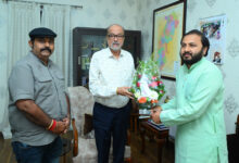 राज्यपाल रमेन डेका से महाराजा कमल चंद्र भंज देव ने की भेंट, बस्तर दशहरा के प्रमुख आयोजनों में शामिल होने राज्यपाल को दिया आमंत्रण…..