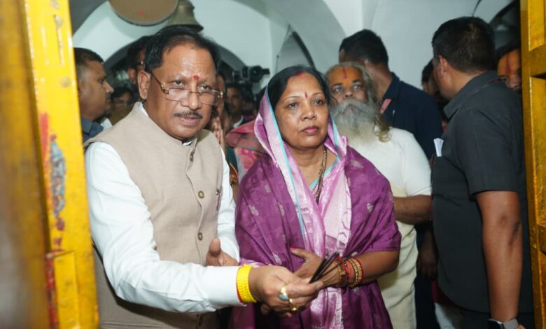 मुख्यमंत्री विष्णु देव साय ने शिवरीनारायण में भगवान नर-नारायण के किए दर्शन, प्रदेशवासियों की सुख-समृद्धि और खुशहाली की कामना….. मुख्यमंत्री विष्णु देव साय ने शिवरीनारायण में भगवान नर-नारायण के किए दर्शन, प्रदेशवासियों की सुख-समृद्धि और खुशहाली की कामना…..
