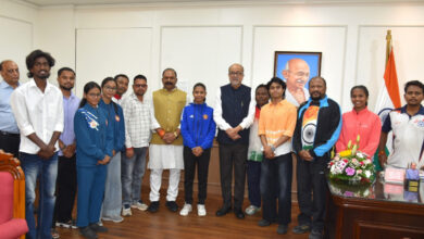 राज्यपाल रमेन डेका से प्रदेश के उत्कृष्ट खिलाड़ियों ने की सौजन्य भेंट….