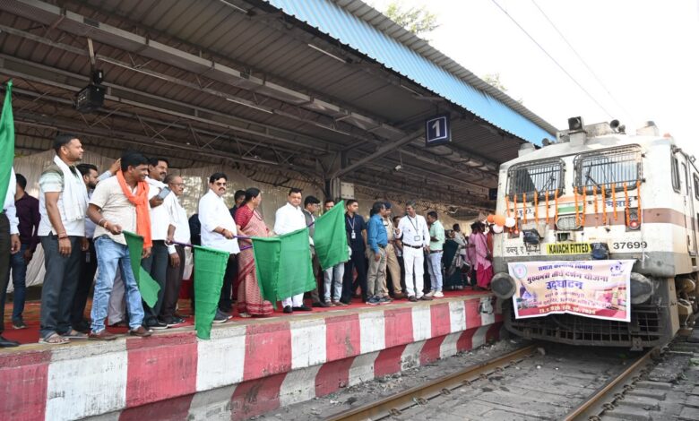 कैबिनेट मंत्री लखनलाल देवांगन ने कोरबा रेलवे स्टेशन से भारत गौरव टूरिस्ट ट्रेन को हरी झंडी दिखाकर किया रवाना, बुजुर्गों को दी शुभकामनाएं…. कैबिनेट मंत्री लखनलाल देवांगन ने कोरबा रेलवे स्टेशन से भारत गौरव टूरिस्ट ट्रेन को हरी झंडी दिखाकर किया रवाना, बुजुर्गों को दी शुभकामनाएं….