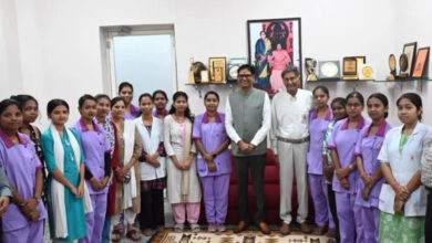 सत्य साईं अस्पताल में सेवा दे रहीं छत्तीसगढ़ की बेटियों से मिले वित्त मंत्री ओ.पी. चौधरी…..