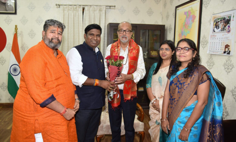 राज्यपाल रमेन डेका से कामधेनु विश्वविद्यालय के कार्य परिषद सदस्यों ने की भेंट, छत्तीसगढ़ के देशी गोवंश ‘कोसली’ के संरक्षण और संवर्धन पर हुई चर्चा…. राज्यपाल रमेन डेका से कामधेनु विश्वविद्यालय के कार्य परिषद सदस्यों ने की भेंट, छत्तीसगढ़ के देशी गोवंश ‘कोसली’ के संरक्षण और संवर्धन पर हुई चर्चा….