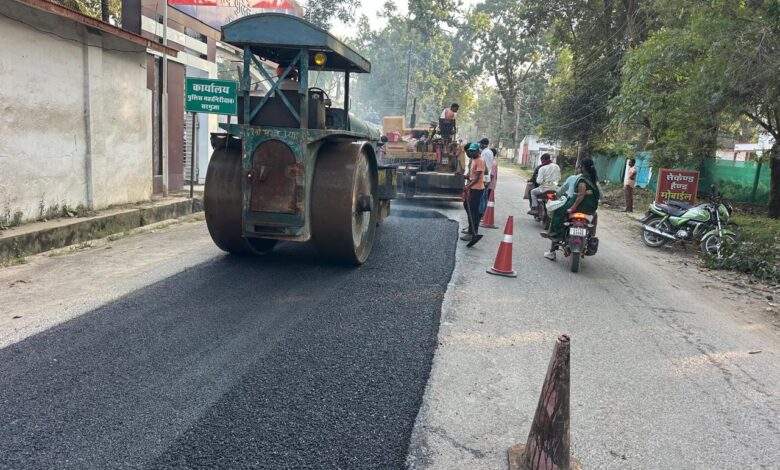 उप मुख्यमंत्री अरुण साव के निर्देश पर एक्शन में पीडब्ल्यूडी, सड़कों की मरम्मत युद्धस्तर पर शुरू….