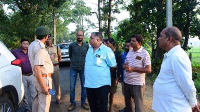हाथी प्रभावित गांवों में पहुंचे पर्यटन मंत्री राजेश अग्रवाल, ग्रामीणों से मिलकर जाना हाल, अधिकारियों को दिए त्वरित राहत के निर्देश…. हाथी प्रभावित गांवों में पहुंचे पर्यटन मंत्री राजेश अग्रवाल, ग्रामीणों से मिलकर जाना हाल, अधिकारियों को दिए त्वरित राहत के निर्देश….