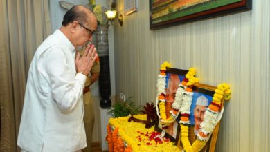 राज्यपाल रमेन डेका ने महात्मा गांधी एवं लाल बहादुर शास्त्री को श्रद्धा सुमन अर्पित किए…. राज्यपाल रमेन डेका ने महात्मा गांधी एवं लाल बहादुर शास्त्री को श्रद्धा सुमन अर्पित किए….