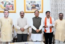 गन्ना किसानों के हित में बड़ा निर्णय: अब 425 रुपए प्रति क्विंटल की दर से होगी गन्ने की खरीदी, भारतीय किसान संघ के प्रतिनिधिमंडल से चर्चा के बाद मुख्यमंत्री विष्णु देव साय ने लिया महत्वपूर्ण निर्णय….. गन्ना किसानों के हित में बड़ा निर्णय: अब 425 रुपए प्रति क्विंटल की दर से होगी गन्ने की खरीदी, भारतीय किसान संघ के प्रतिनिधिमंडल से चर्चा के बाद मुख्यमंत्री विष्णु देव साय ने लिया महत्वपूर्ण निर्णय…..