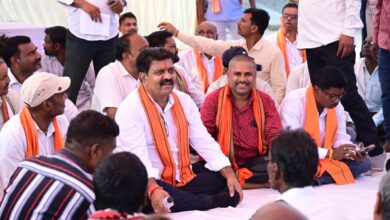 ग्रामीणों के बीच जमीन पर बैठकर उप मुख्यमंत्री विजय शर्मा ने किया आत्मीय संवाद, 74.80 लाख रुपए के विकास कार्यों की दी सौगात…. ग्रामीणों के बीच जमीन पर बैठकर उप मुख्यमंत्री विजय शर्मा ने किया आत्मीय संवाद, 74.80 लाख रुपए के विकास कार्यों की दी सौगात….