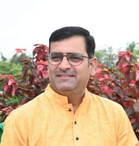 सेवा संकल्प अभियान: सेवा की कहानी : पारिवारिक हकत्याग की रजिस्ट्री में अभिलाष को मिली 46,846 रुपये की राहत, बचत की पूरी राशि बहनों को दी उपहार में….