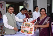 सेवा संकल्प अभियान के तहत मितानिन दीदियों का कैबिनेट मंत्री लखन लाल देवांगन ने किया सम्मान, जनसेवा में योगदान की सराहना की….