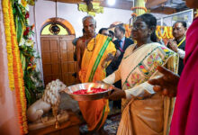 राष्ट्रपति द्रौपदी मुर्मु ने माँ दंतेश्वरी की पूजा-अर्चना कर देशवासियों की सुख-समृद्धि और खुशहाली की कामना की…. राष्ट्रपति द्रौपदी मुर्मु ने माँ दंतेश्वरी की पूजा-अर्चना कर देशवासियों की सुख-समृद्धि और खुशहाली की कामना की….