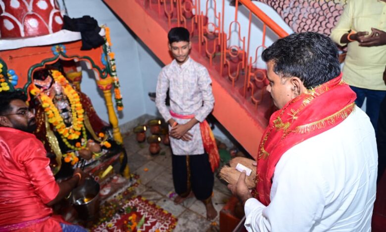 महाअष्टमी पर उप मुख्यमंत्री विजय शर्मा ने किए मां दंतेश्वरी, मां परमेश्वरी और मां चंडी के दर्शन….