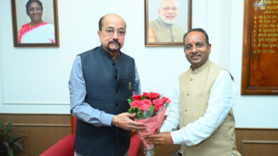 राज्यपाल रमेन डेका से छत्तीसगढ़ रेड क्रॉस समिति के अध्यक्ष ने की सौजन्य भेंट…..