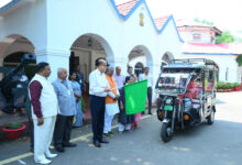राज्यपाल रमेन डेका द्वारा बाल कल्याण परिषद को ई रिक्शा प्रदत्त…..