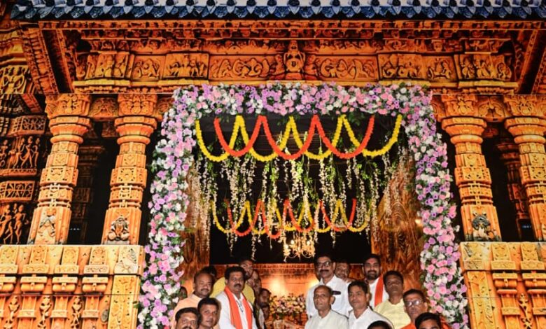 नवरात्रि पर उप मुख्यमंत्री विजय शर्मा ने पिपरिया में विभिन्न दुर्गा उत्सव समितियों के पंडालों में पहुंचकर की पूजा-अर्चना…. नवरात्रि पर उप मुख्यमंत्री विजय शर्मा ने पिपरिया में विभिन्न दुर्गा उत्सव समितियों के पंडालों में पहुंचकर की पूजा-अर्चना….