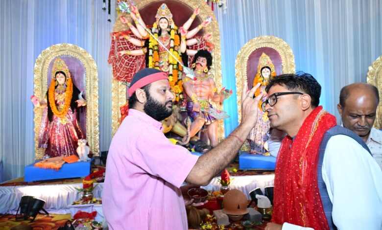 महानवमी पर वित्त मंत्री ओ.पी. चौधरी ने रायगढ़ के विभिन्न दुर्गा पूजा पंडालों में की माँ दुर्गा की पूजा-अर्चना… महानवमी पर वित्त मंत्री ओ.पी. चौधरी ने रायगढ़ के विभिन्न दुर्गा पूजा पंडालों में की माँ दुर्गा की पूजा-अर्चना…
