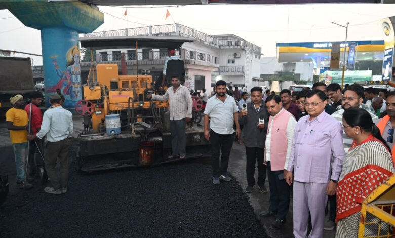 सीएसईबी चौक में वेटिंग शेड का उद्योग मंत्री लखनलाल देवांगन ने किया लोकार्पण, तीन प्रमुख मार्गों पर 195 स्ट्रीट लाइटों से बढ़ेगी रोशनी….