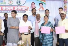 ‘सेवा संकल्प अभियान’ के तहत अंतर्राष्ट्रीय वृद्धजन दिवस पर 500 बुजुर्गों का सम्मान, मंत्री टंक राम वर्मा बोले- वरिष्ठजनों का अनुभव और संस्कार समाज की अमूल्य धरोहर….. ‘सेवा संकल्प अभियान’ के तहत अंतर्राष्ट्रीय वृद्धजन दिवस पर 500 बुजुर्गों का सम्मान, मंत्री टंक राम वर्मा बोले- वरिष्ठजनों का अनुभव और संस्कार समाज की अमूल्य धरोहर…..