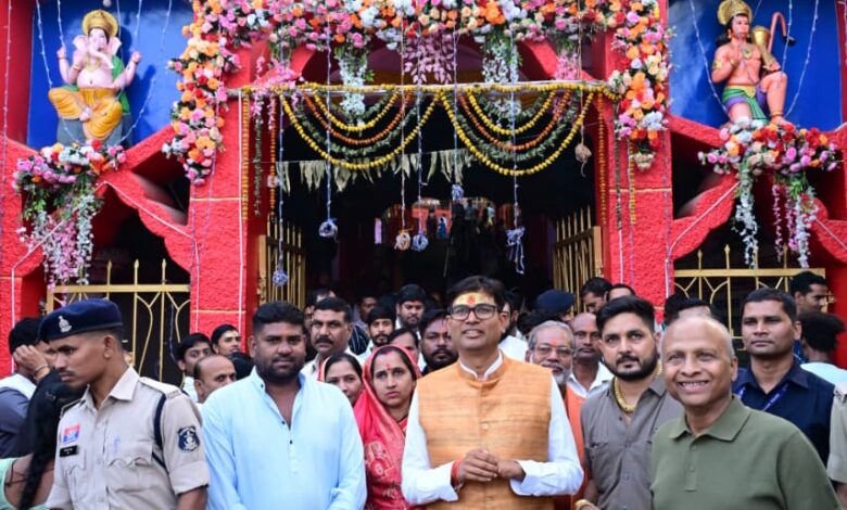 वित्त मंत्री ओ.पी. चौधरी ने माँ चंद्रहासिनी देवी के दर्शन कर प्रदेशवासियों की सुख-समृद्धि और खुशहाली की कामना की….. वित्त मंत्री ओ.पी. चौधरी ने माँ चंद्रहासिनी देवी के दर्शन कर प्रदेशवासियों की सुख-समृद्धि और खुशहाली की कामना की…..