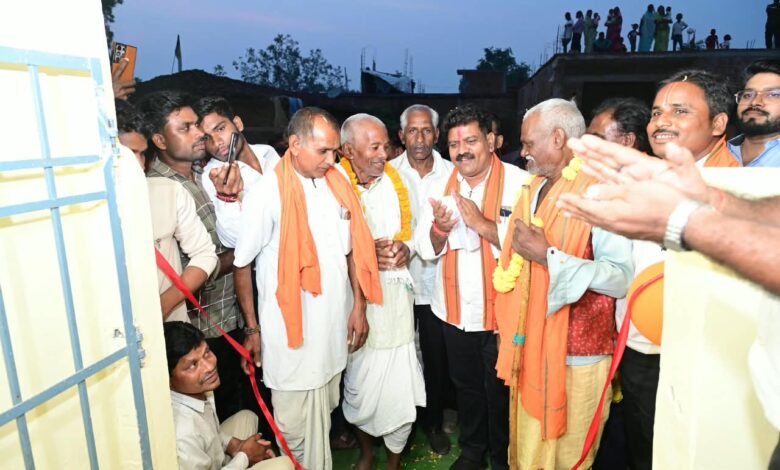 भलपहरी और अचानकपुर में ग्रामीणों के बीच पहुंचे उप मुख्यमंत्री विजय शर्मा, दी 48 लाख रुपए के विकास कार्यों की सौगात…… भलपहरी और अचानकपुर में ग्रामीणों के बीच पहुंचे उप मुख्यमंत्री विजय शर्मा, दी 48 लाख रुपए के विकास कार्यों की सौगात……